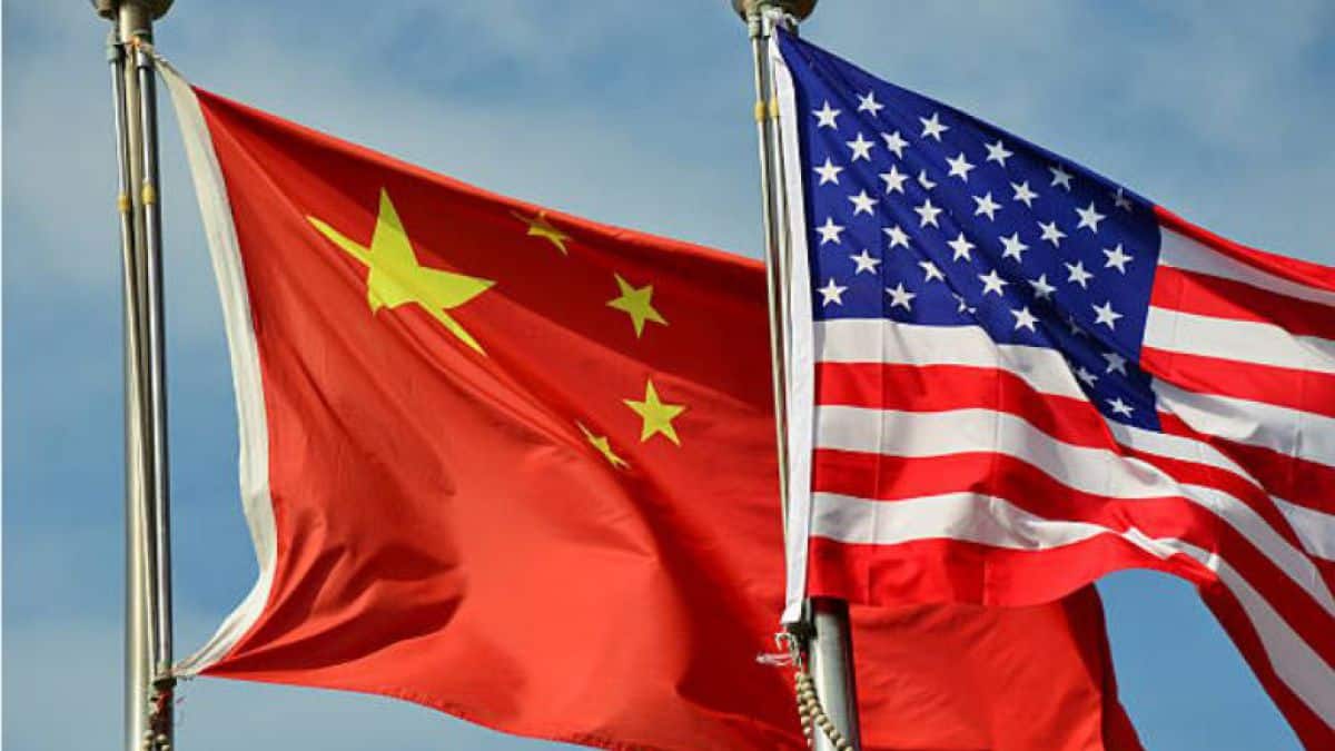 China and estados unidos flag